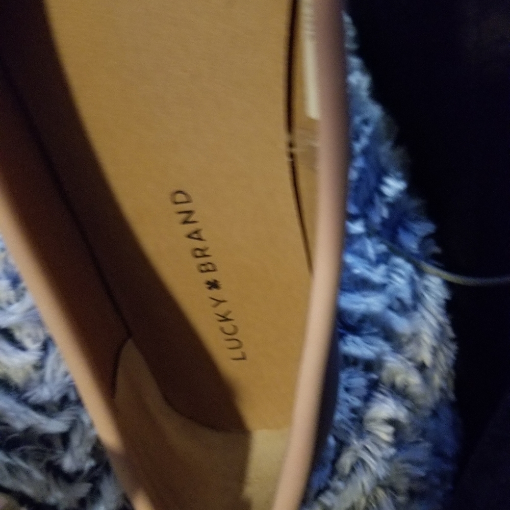 Shoes - Picture 5 of 6
